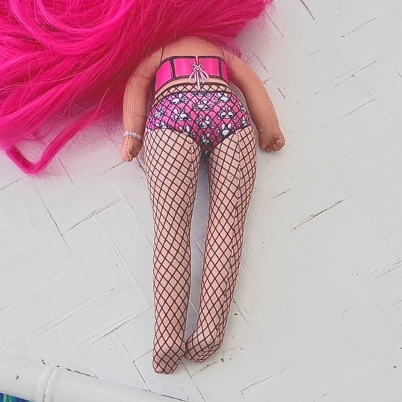 MGA Entertainment Na! Na! Na! Surprise Teen Alex Heart Pink Doll Poseable 11" - Picture 5 of 6